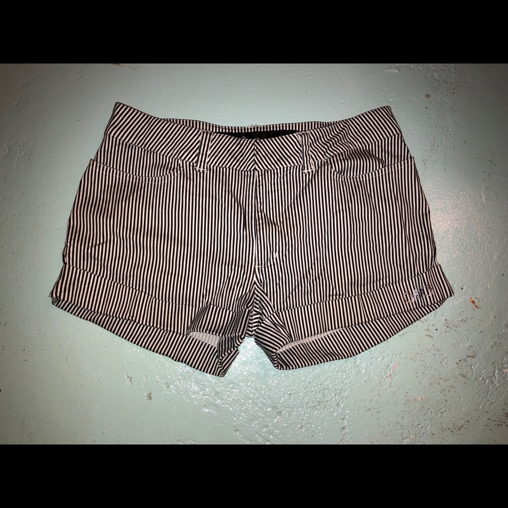 shorts (size says juniors but just a standard 1)
